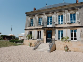 Souvenirs de famille et de voyage pour cette maison pleine de charme