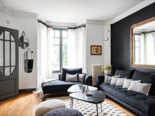 Noir, blanc et gris : un trio gagnant pour cette maison Art déco