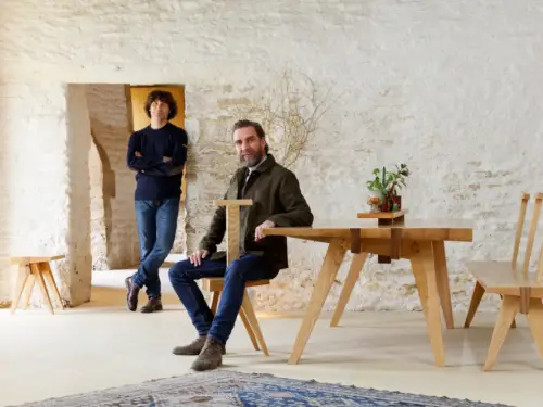 Maison Jaùh : des pièces de mobilier à la brutalité sensible 