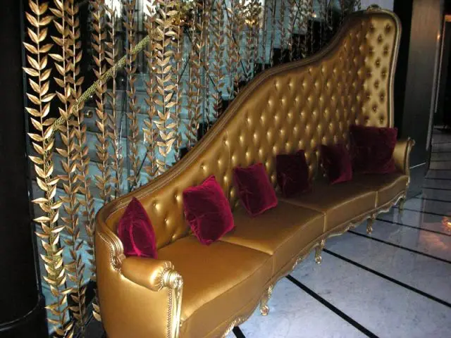 Banquette dorée