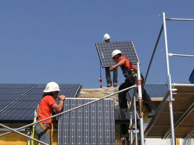 Pose de panneaux solaires - Solar Decathlon 2007