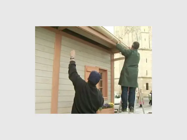 Mise en place de la gouttière - Emmaus maisons bois