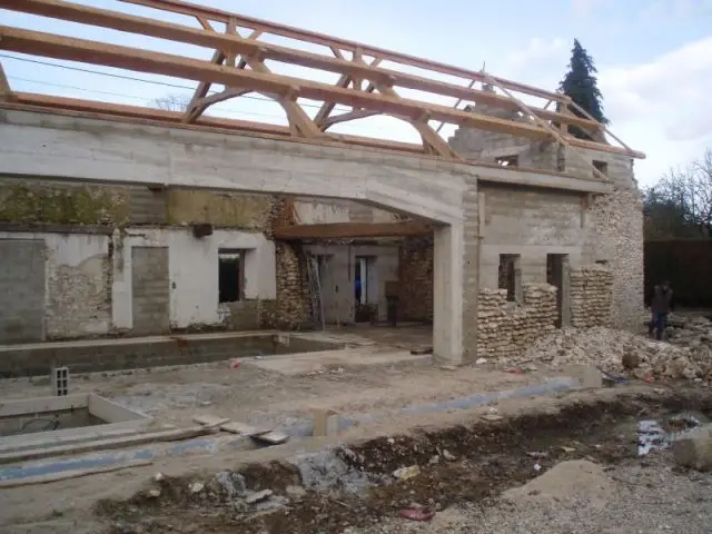 Première phase des travaux : la démolition - reportage piscine intérieure - Christelle Brosset - Provins