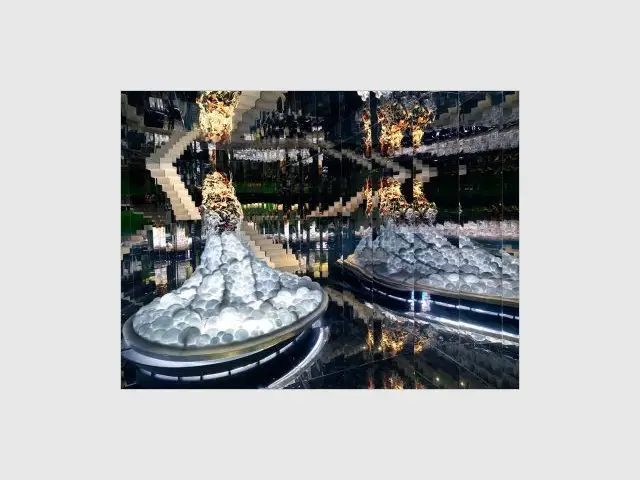 L'&oelig;uvre artistique Lee Bul - Mobile Art de Chanel