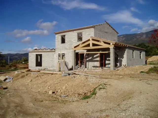 Pose de la toiture - Reportage Mas Provençal - Mont-Ventoux