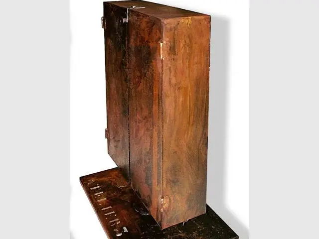 Armoire en tôle d'acier CORTEN patiné