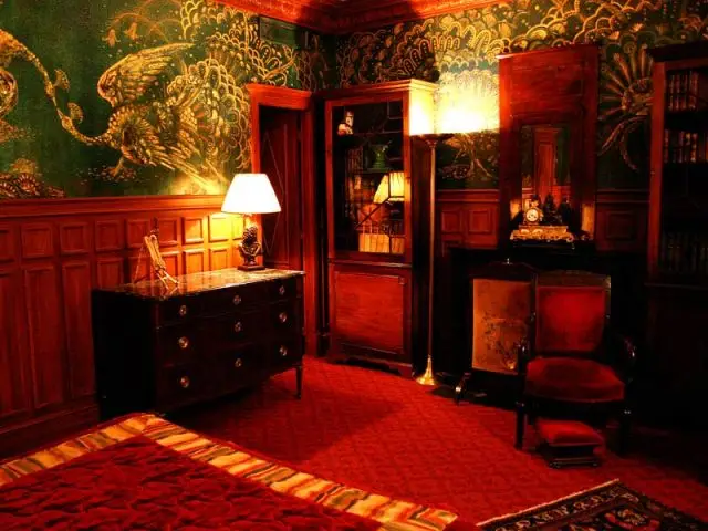 Commode et cheminée - Chambre d'Oscar Wilde à l'Hôtel