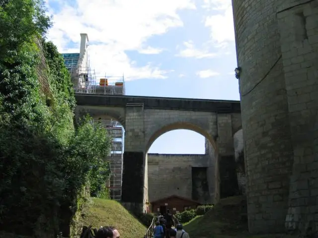 Les douves - Forteresse royale de Chinon