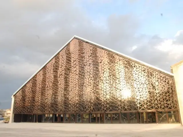 Grand Halle de la ville d'Arles