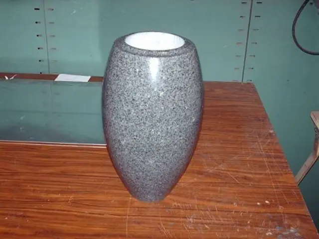 vase en granit