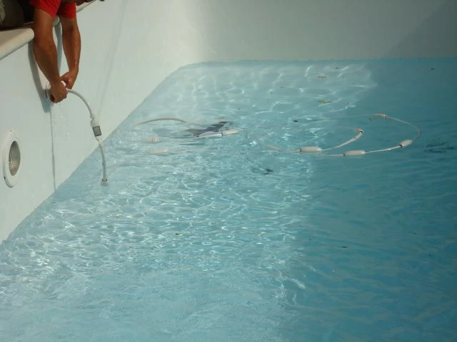 Mise en eau et découpe - pose du liner