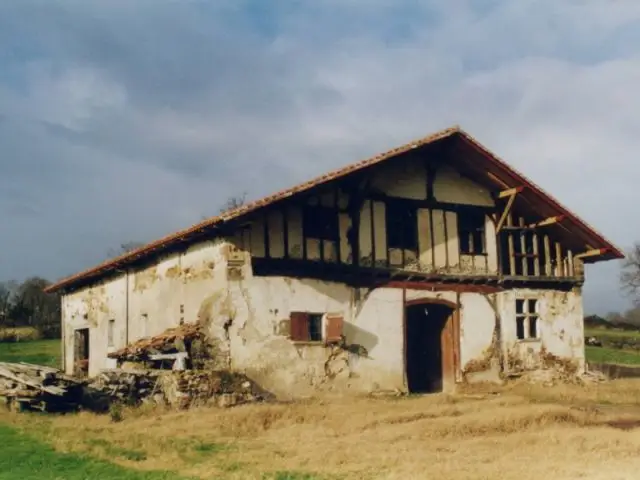 La maison laissée à l'abandon - maison basque