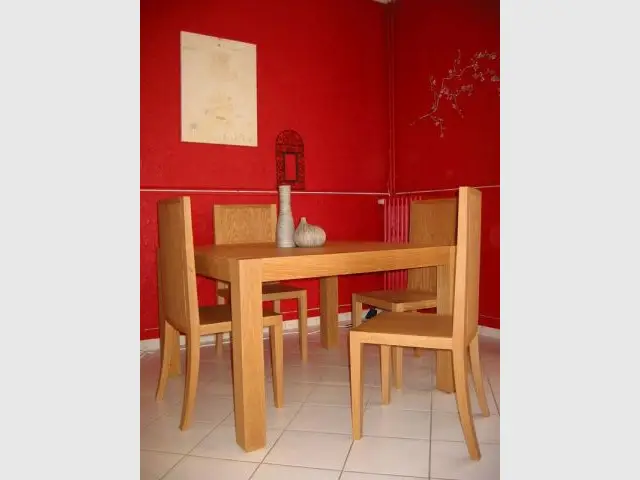 Table de salon et chaises