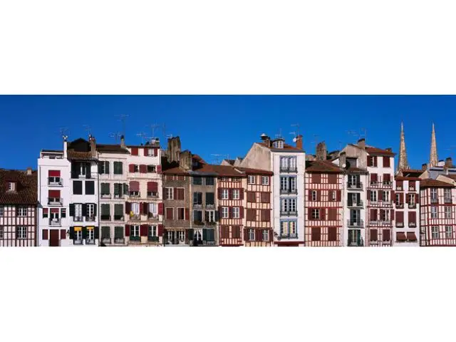 Façades du Sud-Ouest - Panoramas de France - Hervé Sentucq aux Editions Romain Pages