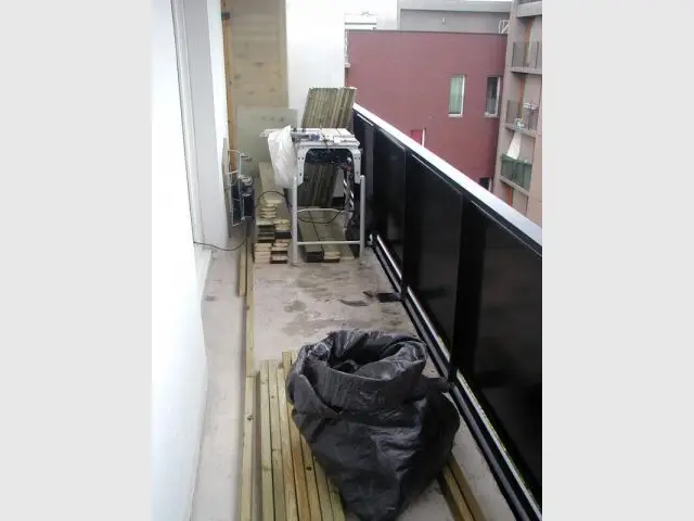 Un chantier de balcon en bois - terrasse