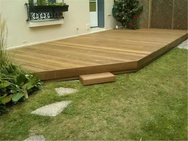 Une terrasse bois autour d'une maison individuelle - terrasse