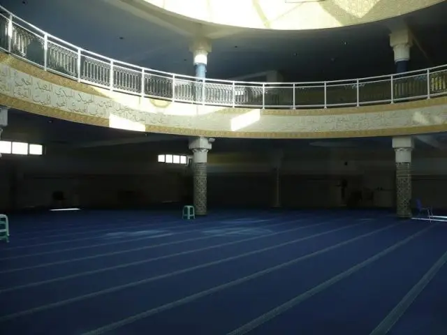 Salle inférieure réservée aux hommes - mosquée