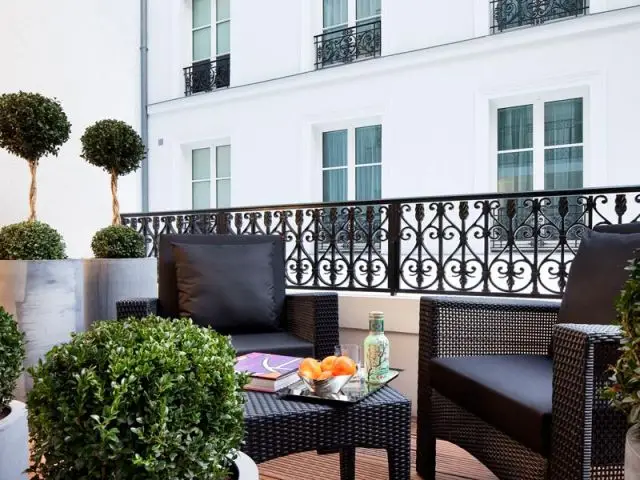 Terrasse - Les Jardins de la villa - ph. C. Bielsa