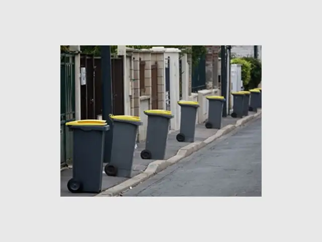 poubelles jaunes maison