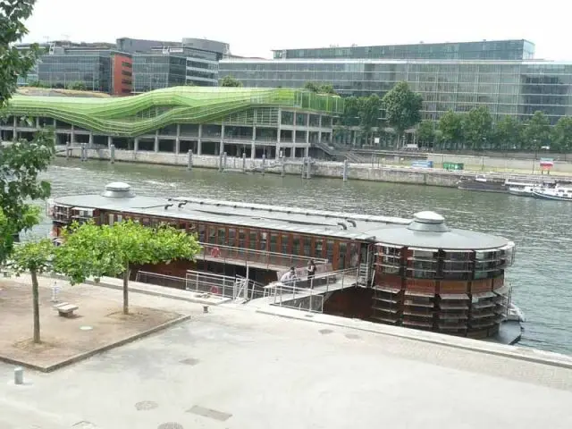 Sur les quais de Seine - hôpital flottant