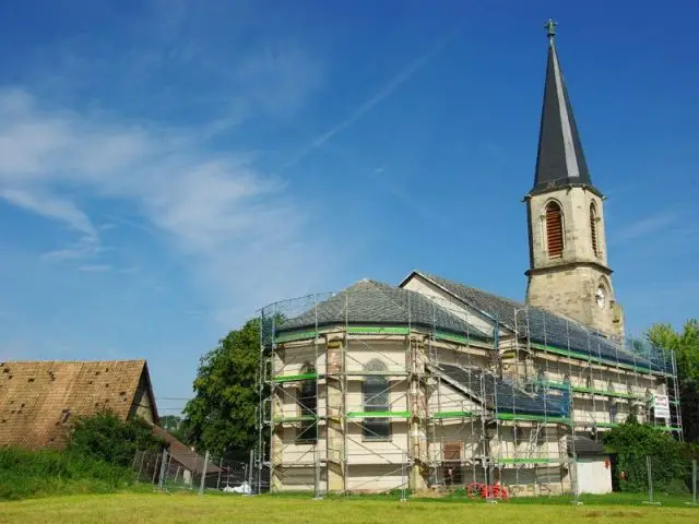 Les travaux de la toiture commencent... - eglise photovoltaique