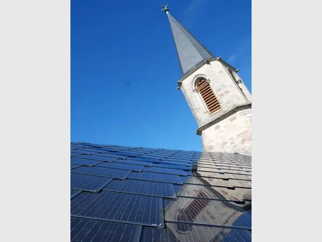 Un côté de la nef achevé - eglise photovoltaique