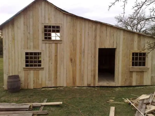 Maison presque terminée - petite maison dans la prairie