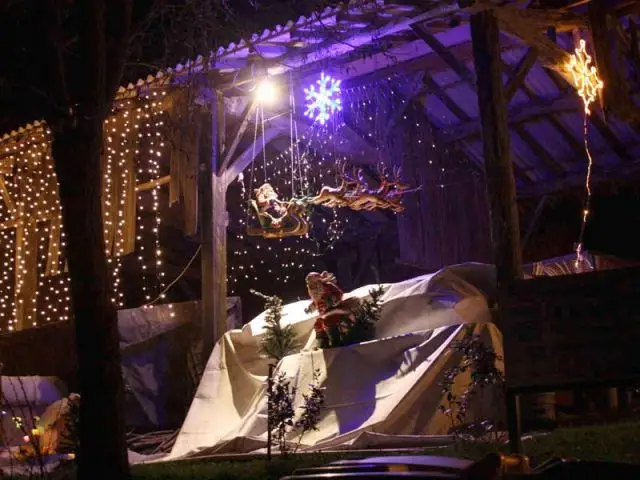 Le Père Noël à ski - Noel maison illuminée 2010