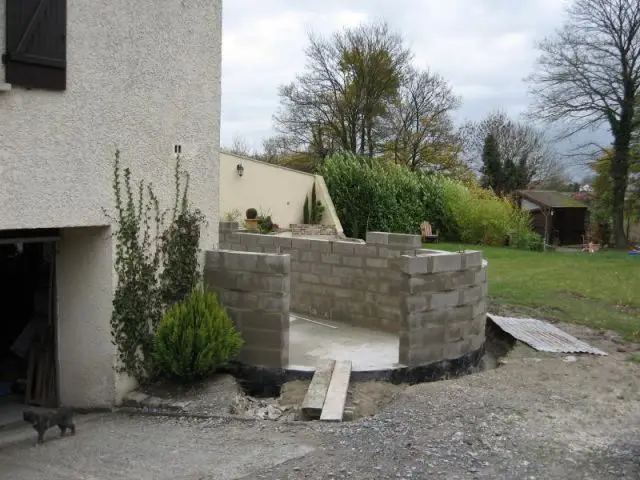 3ème étape : le montage des murs - Travaux terrasse