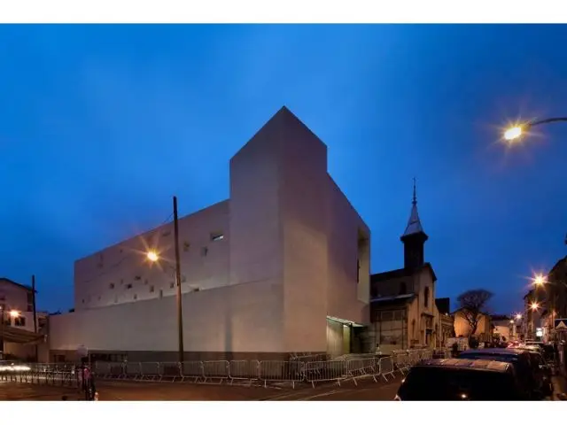 Vue à la tombée de la nuit - eglise lilas