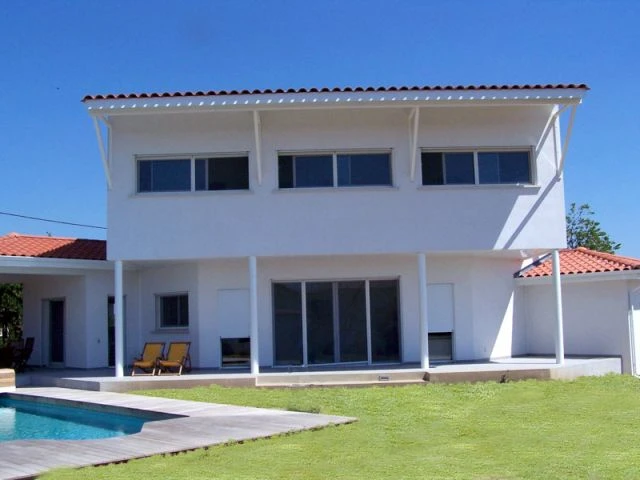 Après - Côté Sud - Maison autour d'une piscine