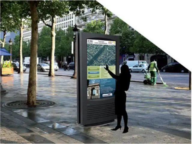 La borne bi-face tactile - mobilier urbain