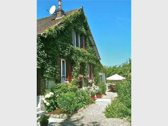 Les Jardins d'Hélène - Façade - Reportage gîte Giverny