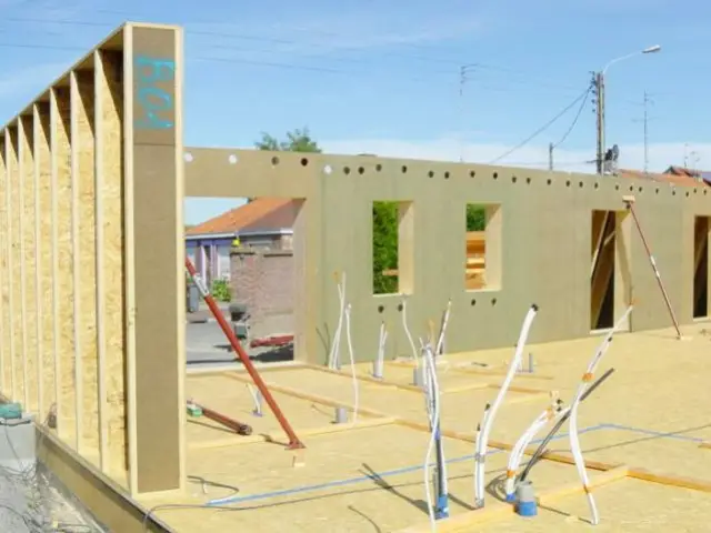 Maison passive - Montage de l'ossature - Maison passive Neuville en Ferrain