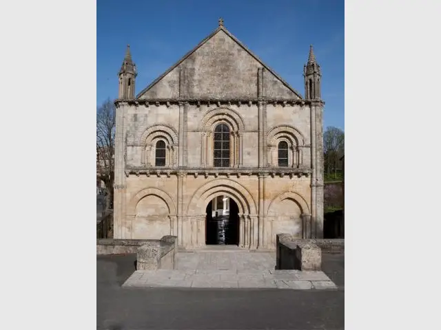 Eglise vue extérieure - Felipe Ribon