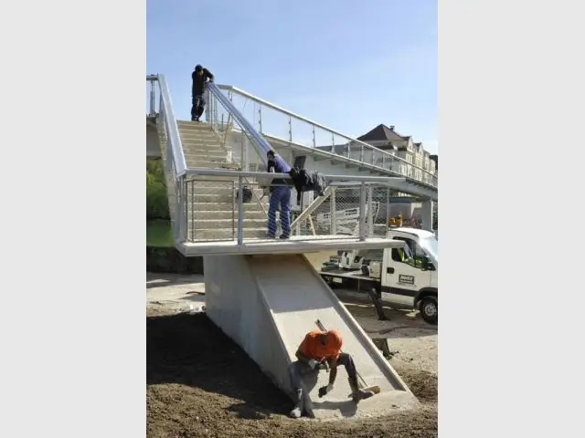 Pile-escalier - passerelle Meaux