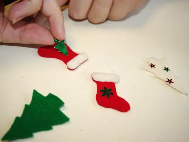 Couronne de Noël - Décoration des éléments en feutrine - Pas à pas couronne de Noël