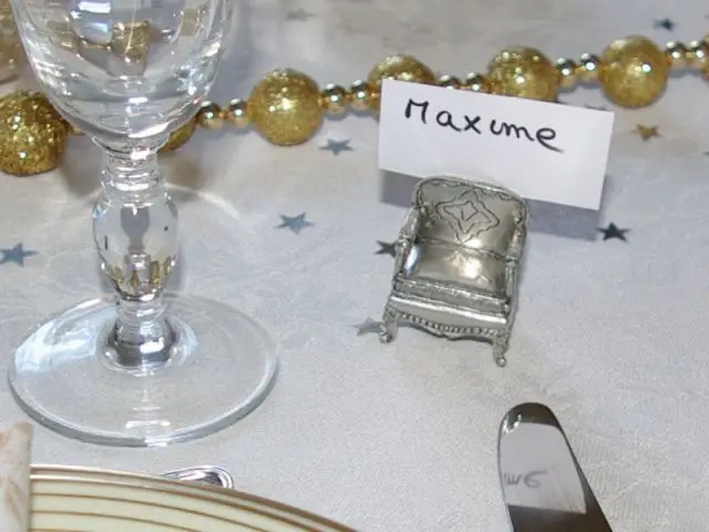 Ne jamais laisser un convive face au vide - Table décorée