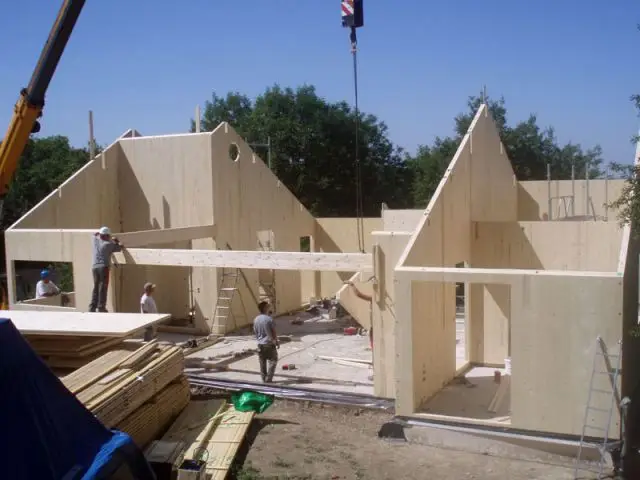 Une maison bois toute en hauteur ouverte sur l'extérieur - Reportage maison bois