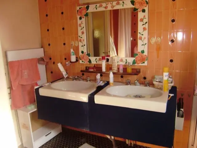 Vue salle de bains avant  - Home staging reportage