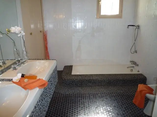 Vue salle de bains après - Home staging reportage