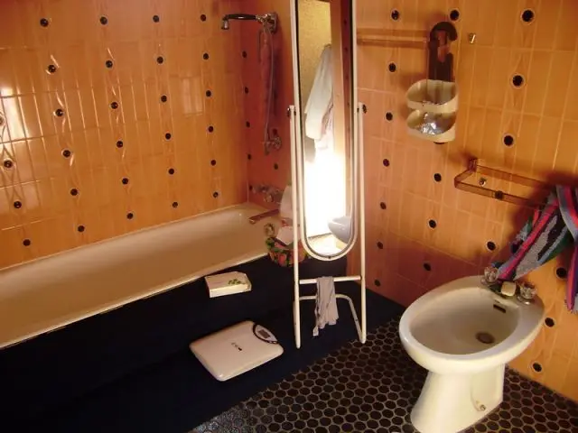 Vue salle de bains avant - Home staging reportage