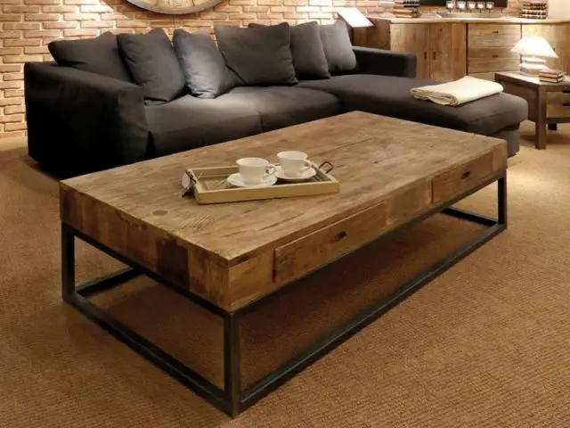 Une table basse en bois chaleureux - Sélection industriel