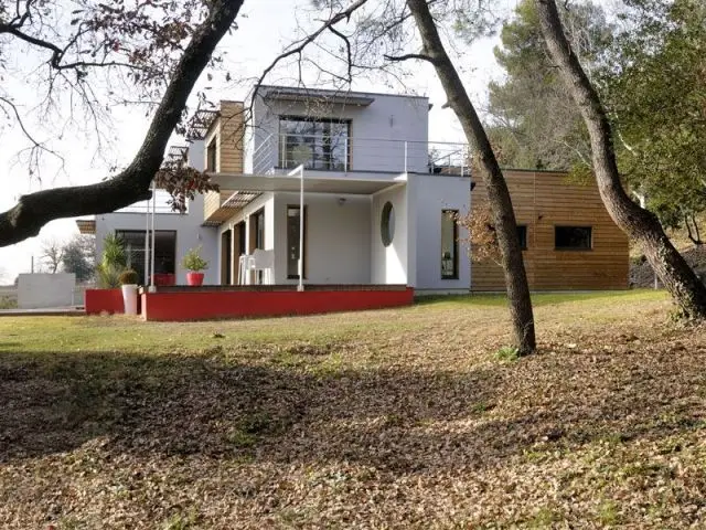 Un intérieur lumineux et ouvert sur l'extérieur - Maison donabay