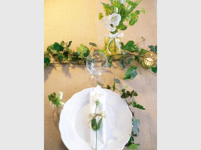 Une table de mariage joliment fleurie - Décoration de mariage