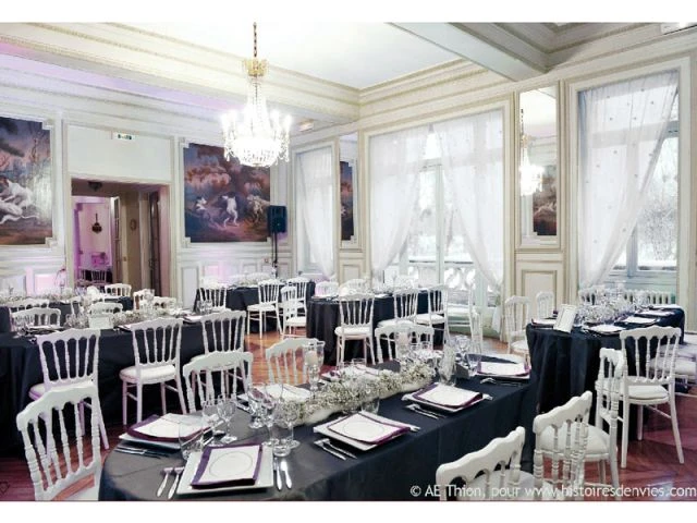 Un restaurant organisé en salle de banquet - 10 ambiances mariage