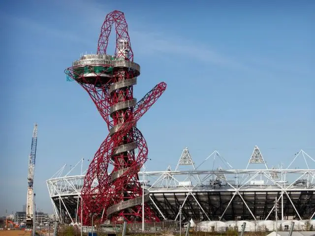 La tour Orbit contre le stade olympique - Tour Orbit