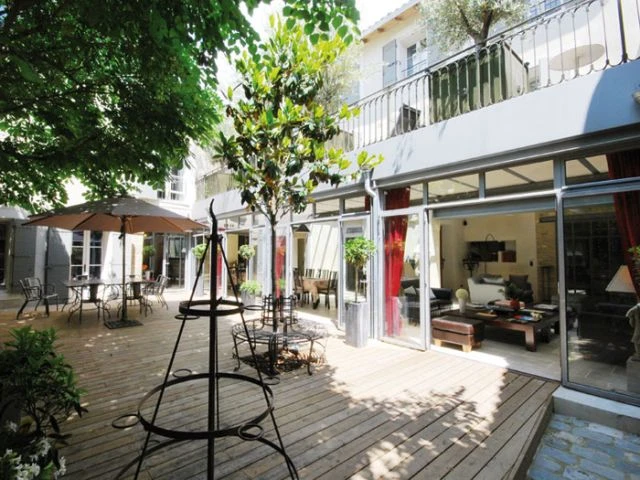 Le patio, la première terrasse - Maison d'hôte isle sur sorgue