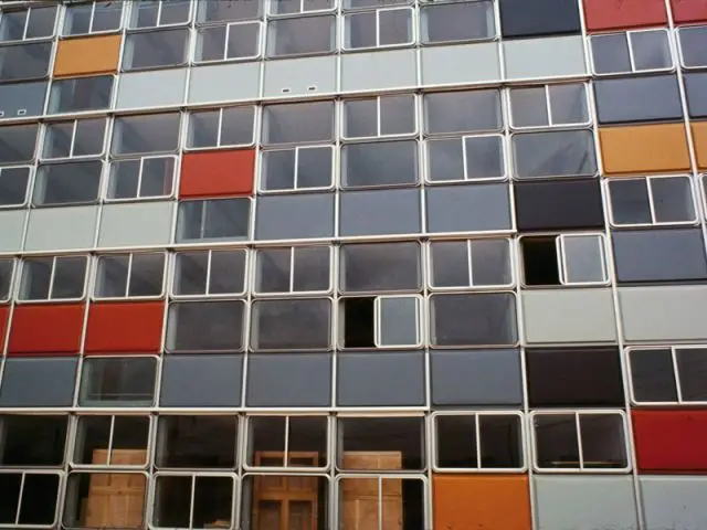 Façade de lycée - Expos Jean Prouvé