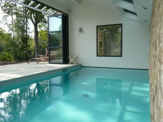 Une piscine qui change de visage l'été - Reportage piscine Carré Bleu 